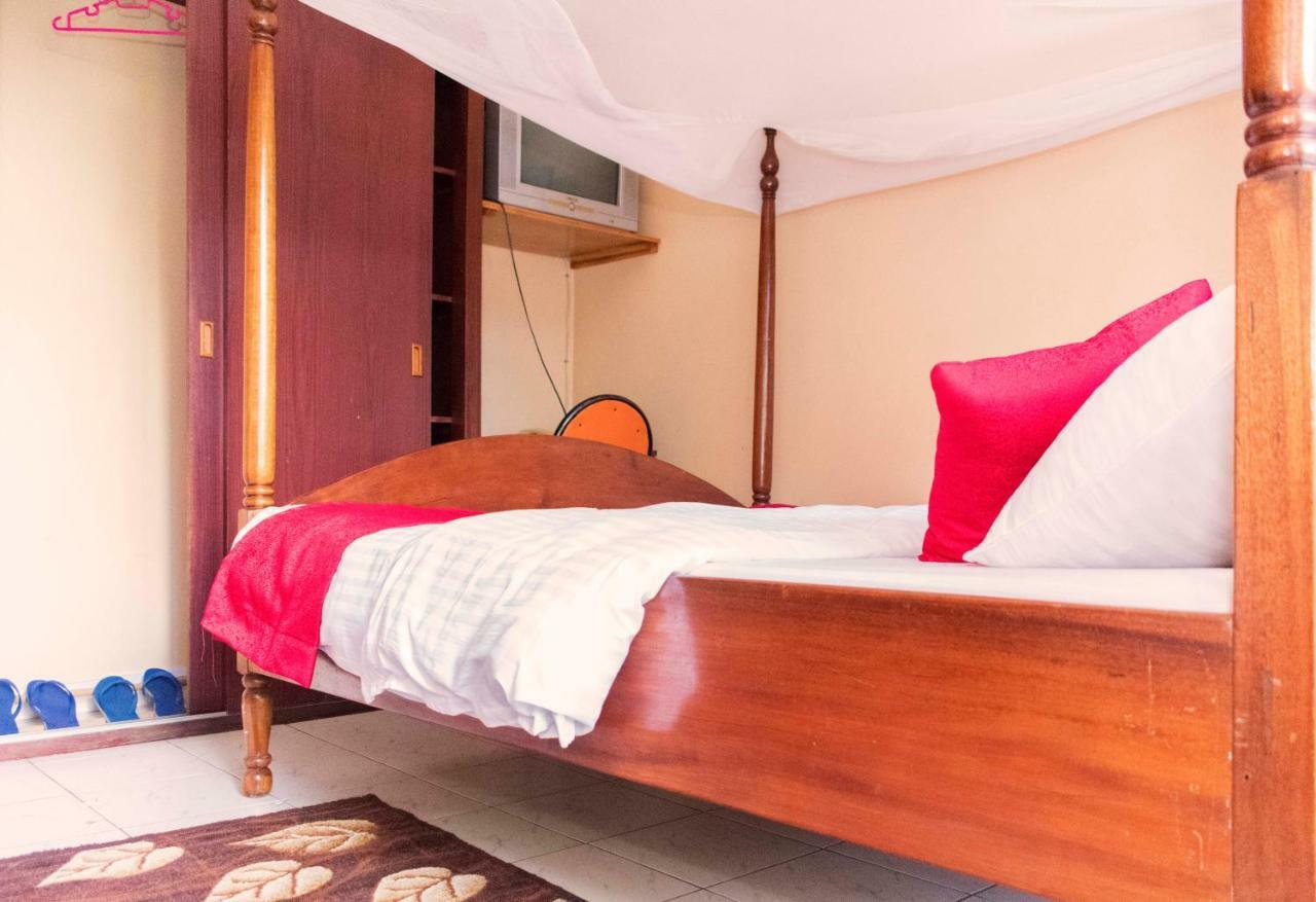 Rwenzori International Hotel คาเซเซ ภายนอก รูปภาพ