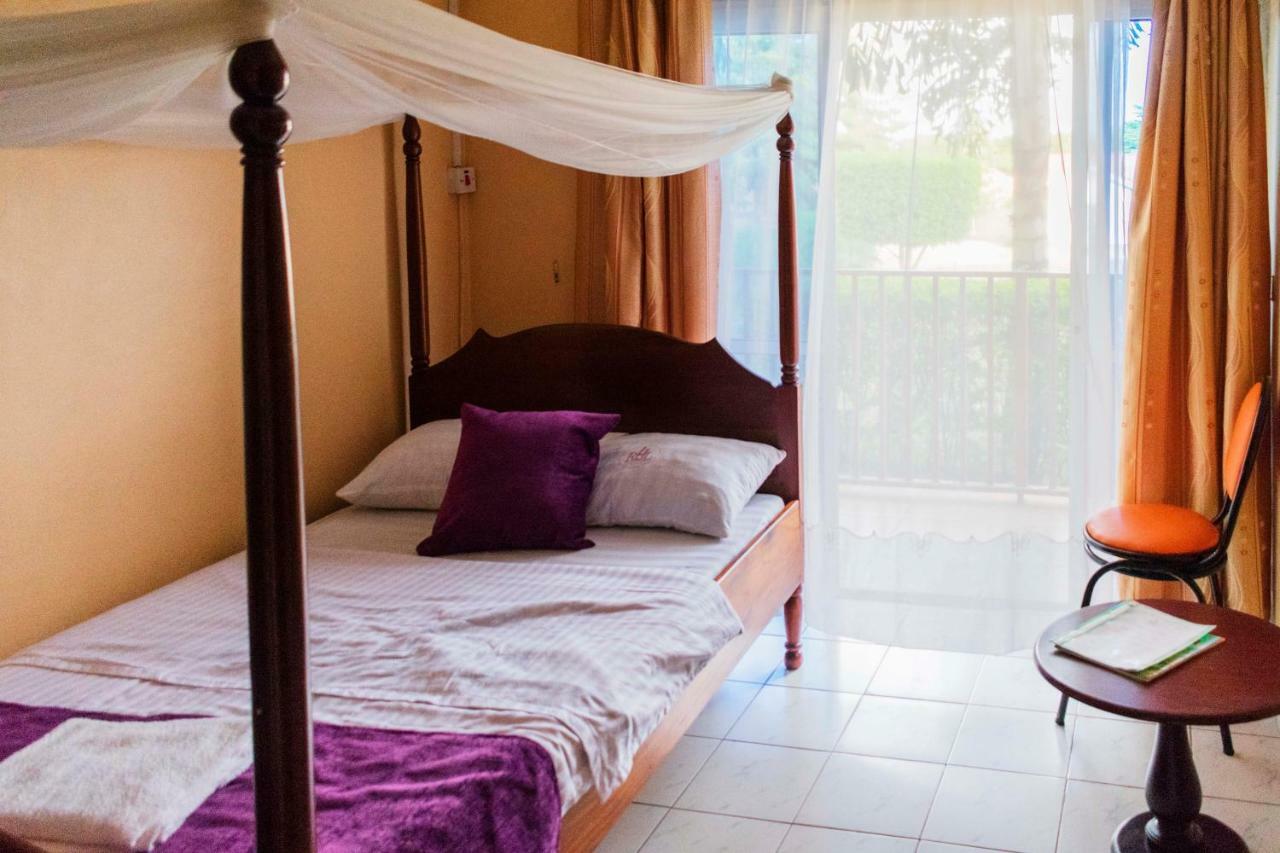 Rwenzori International Hotel คาเซเซ ภายนอก รูปภาพ