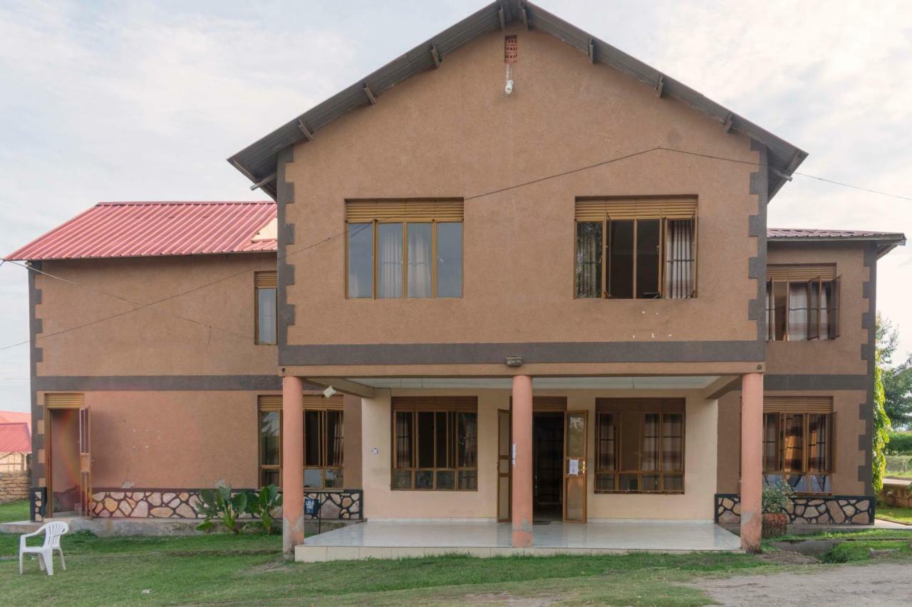 Rwenzori International Hotel คาเซเซ ภายนอก รูปภาพ