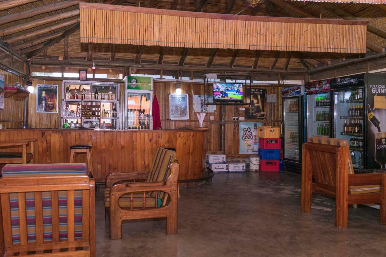 Rwenzori International Hotel คาเซเซ ภายนอก รูปภาพ