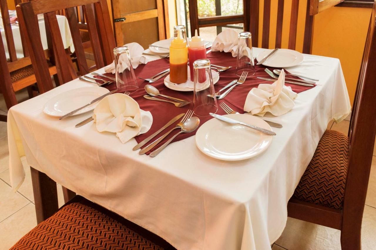 Rwenzori International Hotel คาเซเซ ภายนอก รูปภาพ