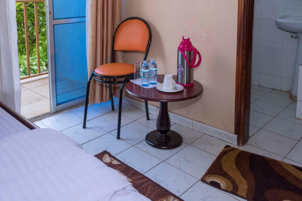 Rwenzori International Hotel คาเซเซ ภายนอก รูปภาพ