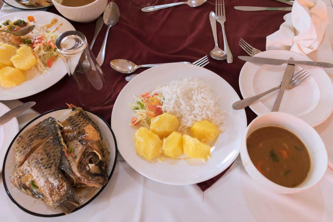 Rwenzori International Hotel คาเซเซ ภายนอก รูปภาพ