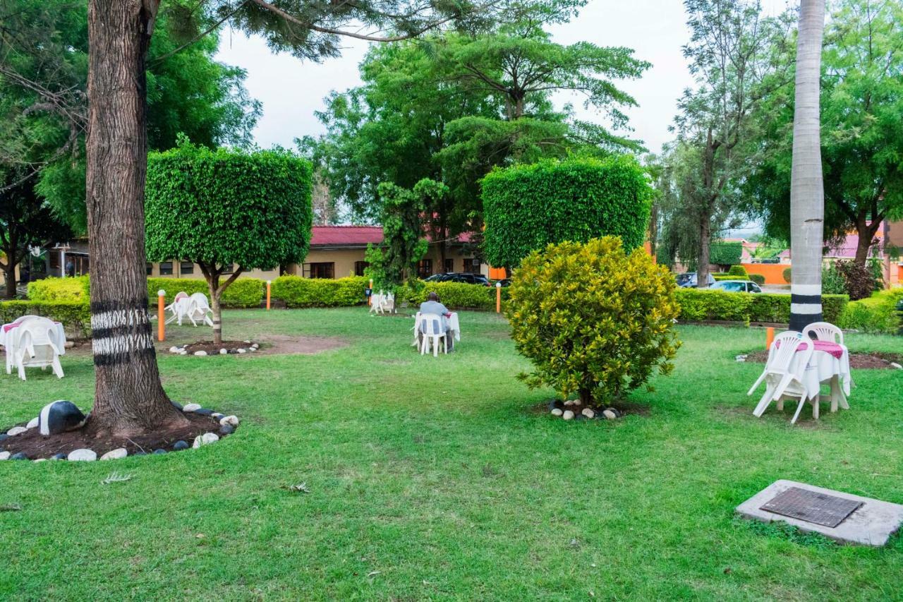 Rwenzori International Hotel คาเซเซ ภายนอก รูปภาพ