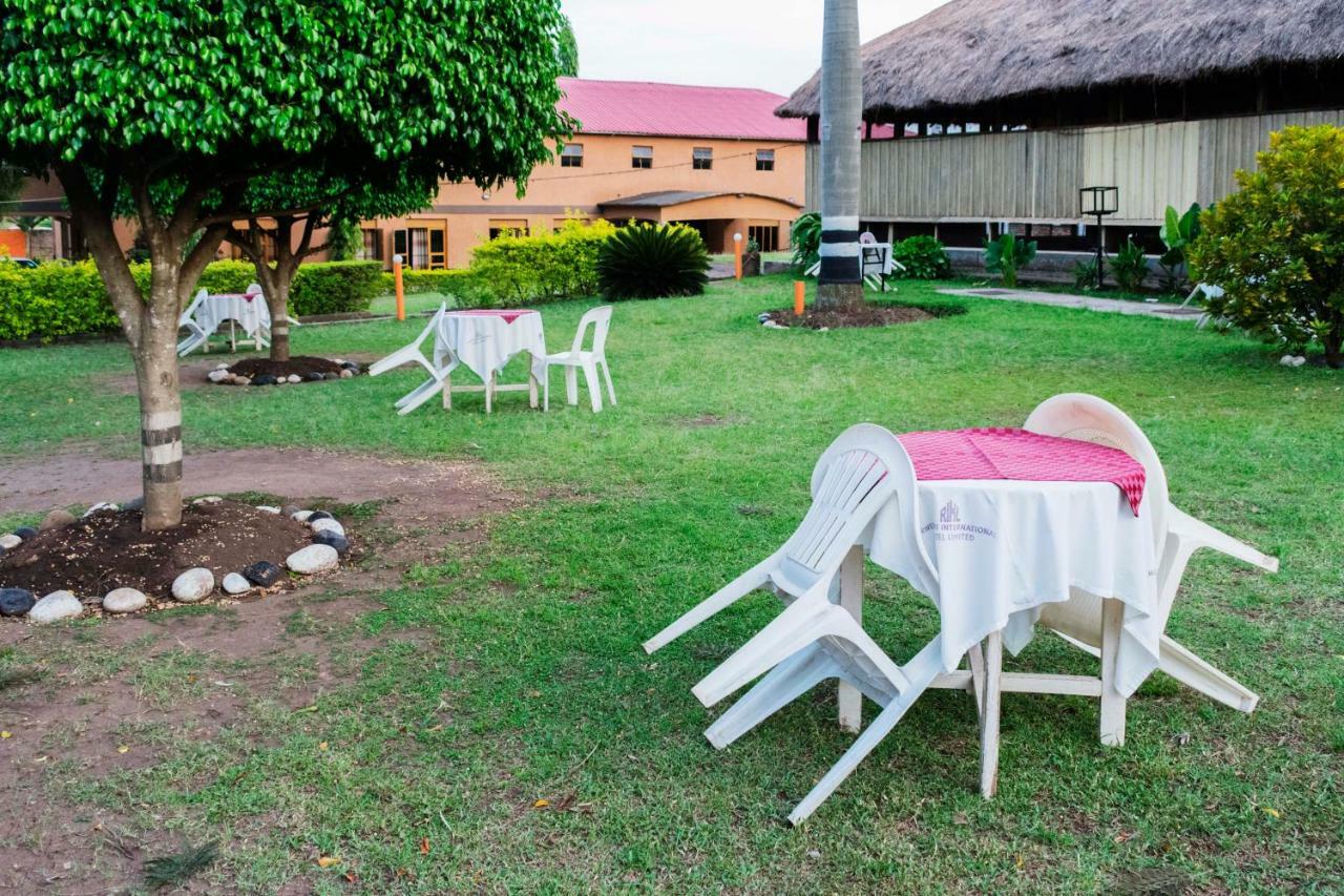 Rwenzori International Hotel คาเซเซ ภายนอก รูปภาพ