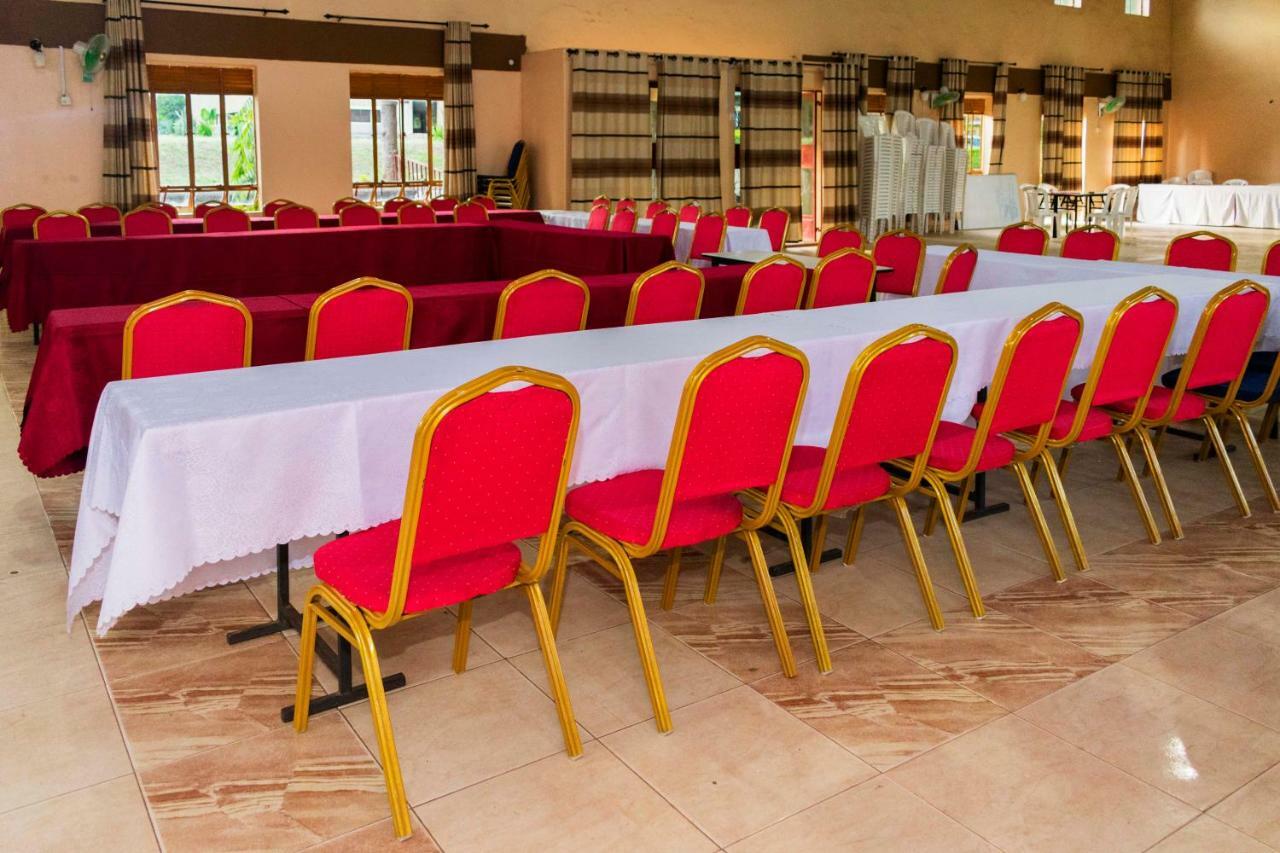 Rwenzori International Hotel คาเซเซ ภายนอก รูปภาพ