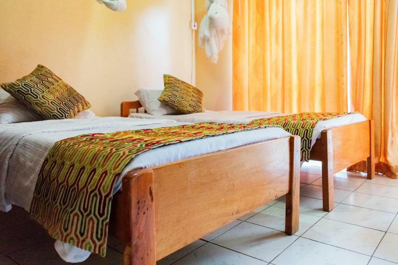 Rwenzori International Hotel คาเซเซ ภายนอก รูปภาพ