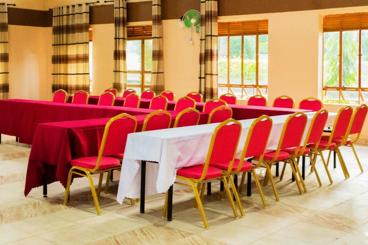 Rwenzori International Hotel คาเซเซ ภายนอก รูปภาพ