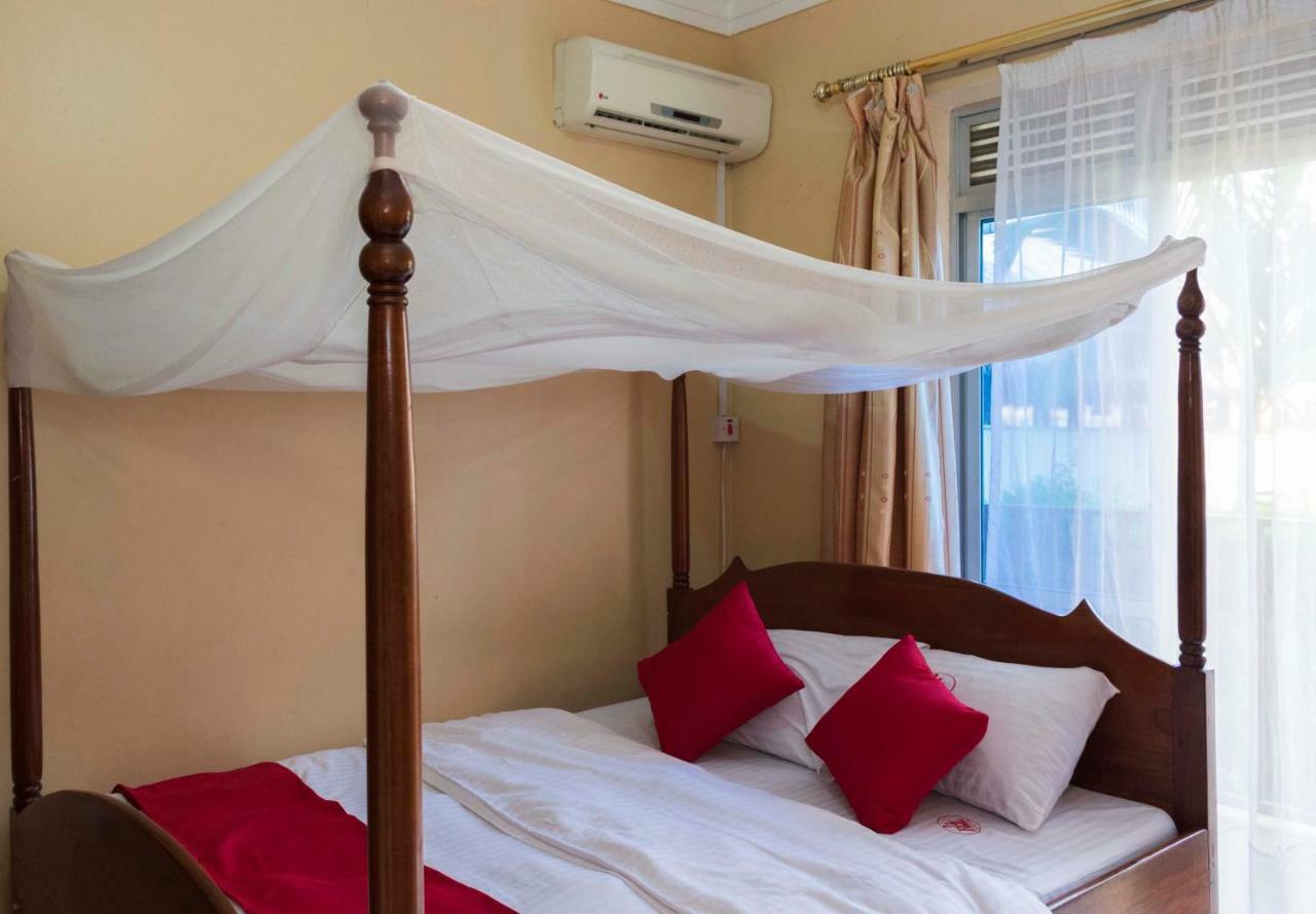 Rwenzori International Hotel คาเซเซ ภายนอก รูปภาพ