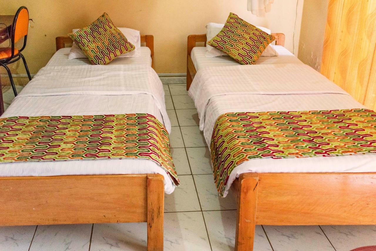Rwenzori International Hotel คาเซเซ ภายนอก รูปภาพ
