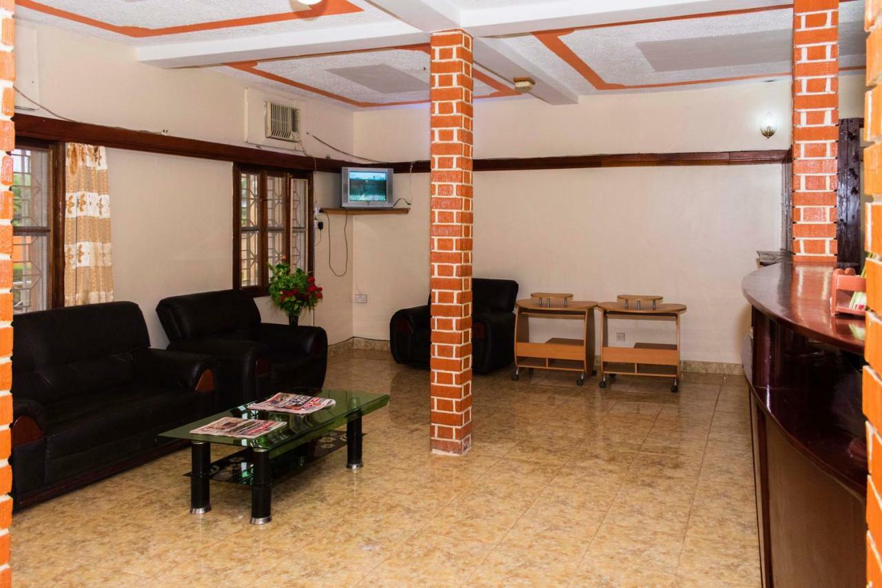 Rwenzori International Hotel คาเซเซ ภายนอก รูปภาพ